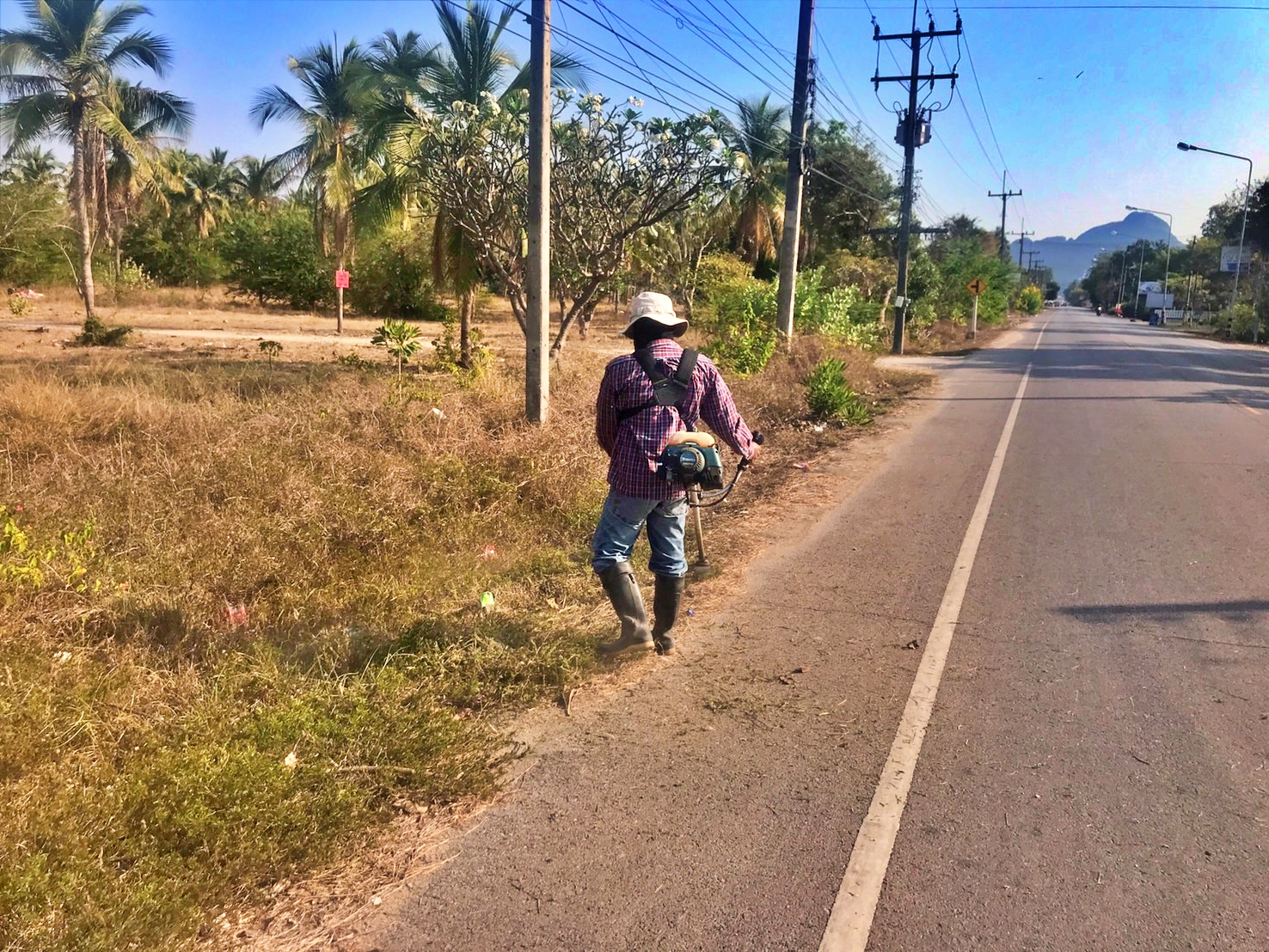 ปรับปรุงภูมิทัศน์ซอยเหมือนฝัน 6 หมู่ที่ 1 บ้านคลองวาฬ และสายเลียบชายทะเลหว้ากอฯ หมู่ที่ 4 บ้านหว้าโทน