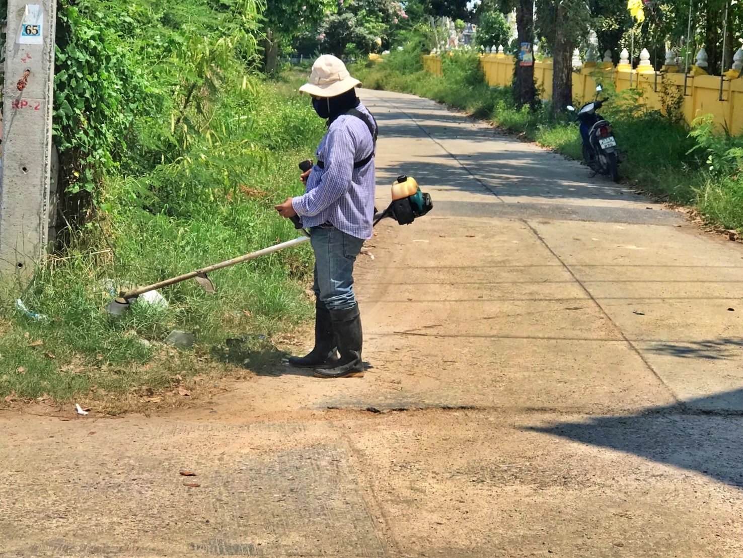 ปรับปรุงภูมิทัศน์สายเพชรเกษม-รางชะมวง หมู่ที่ 2 บ้านหนองหิน ซอยกิ่งทอง และซอยประชาร่วมใจ หมู่ที่ 9 บ้านหนองน้ำขาว