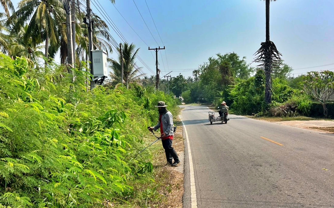 ปรับปรุงภูมิทัศน์สายหลังวัดด่านสิงขร หมู่ที่ 5 บ้านห้วยใหญ่ ซอยเหลืองอร่าม และซอยแก้วเจริญ หมู่ที่ 9 บ้านหนองน้ำขาว