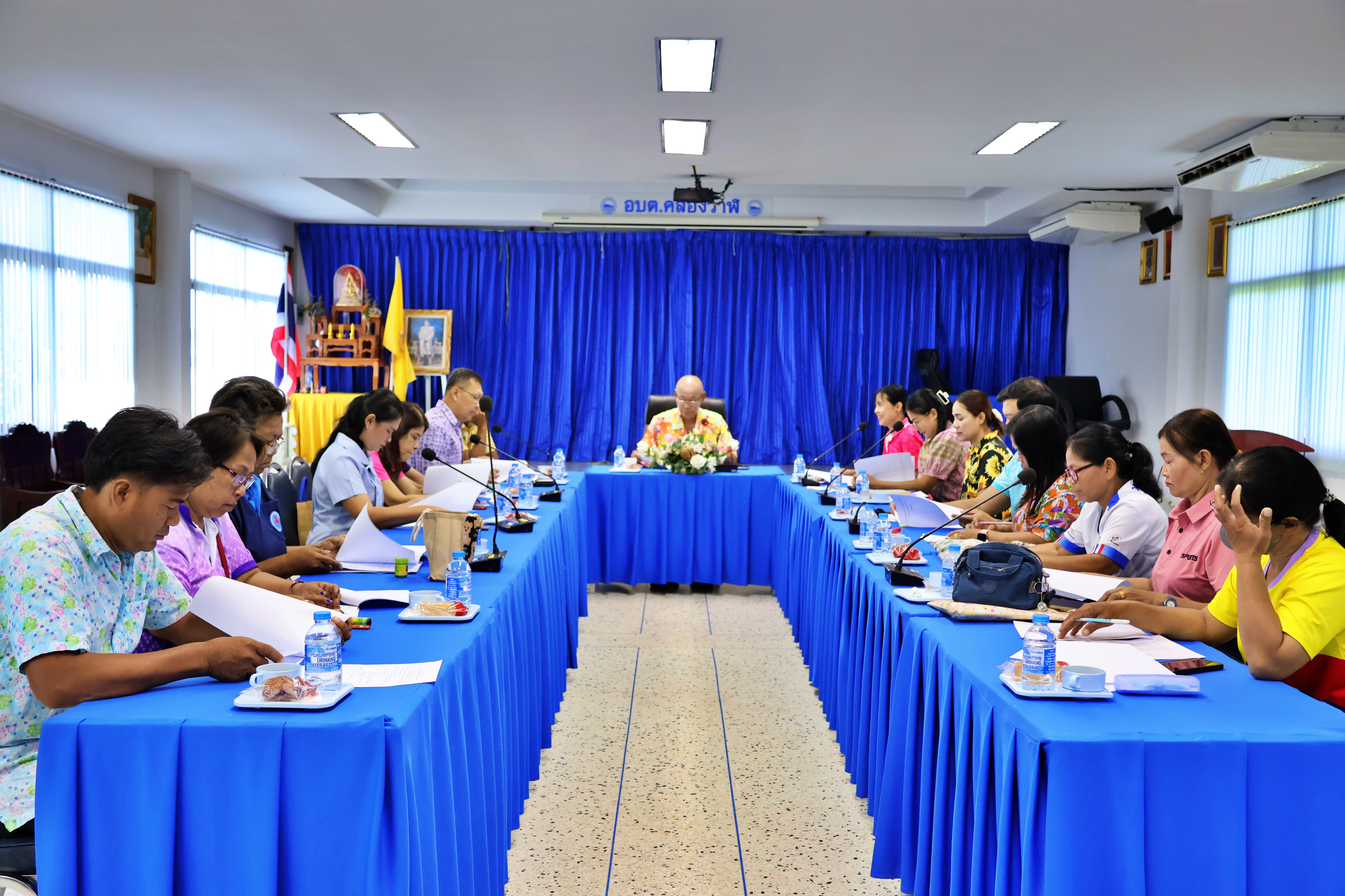 ประชุมคณะกรรมการกองทุนหลักประกันสุขภาพองค์การบริหารส่วนตำบลองวาฬ ประชุมครั้งที่ 4 ประจำปีงบประมาณ 2568