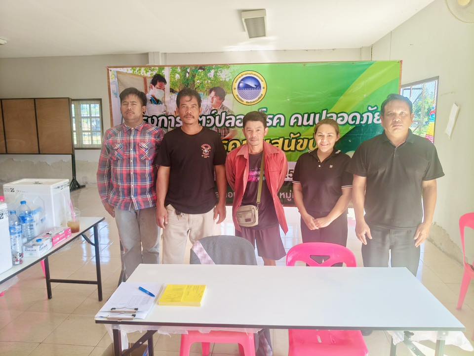 บริการฉีดวัคซีนป้องกัน โรคพิษสุนัขบ้า แก่สุนัขและแมวในเขตพื้นที่ หมู่ที่ 1 บ้านคลองวาฬ และหมู่ที่ 4 บ้านหว้าโทน