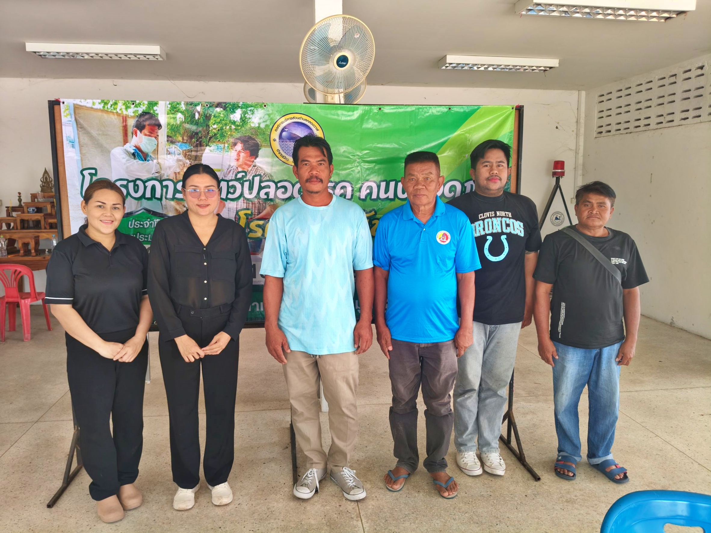 บริการฉีดวัคซีนป้องกัน โรคพิษสุนัขบ้า แก่สุนัขและแมวในเขตพื้นที่ หมู่ที่ 3 บ้านทางหวาย หมู่ที่ 5 บ้านห้วยใหญ่ หมู่ที่ 6 บ้านด่านสิงขร และหมู่ที่ 8 บ้านนาทอง