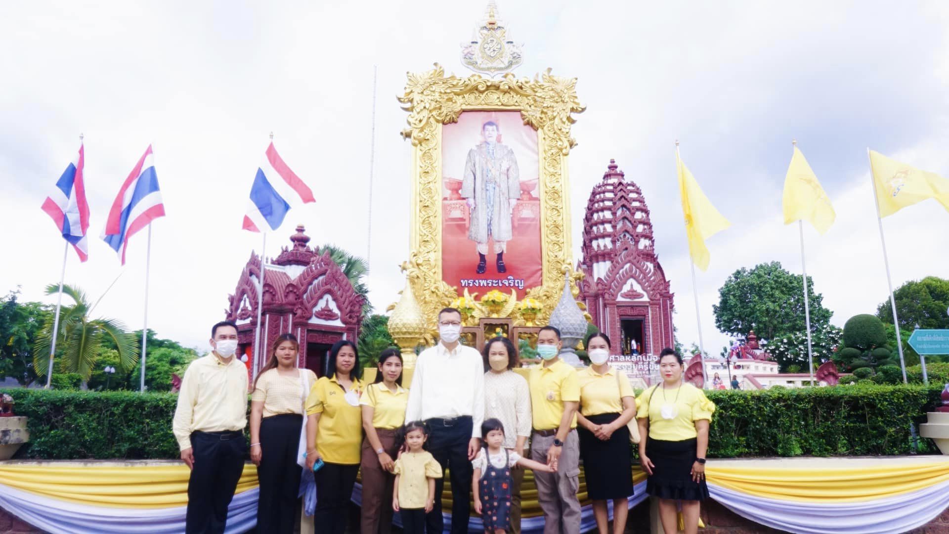 พิธีทำบุญตักบาตรถวายพระราชกุศล เนื่องในวันเฉลิมพระชนมพรรษา พระบาทสมเด็จพระเจ้าอยู่หัวฯ